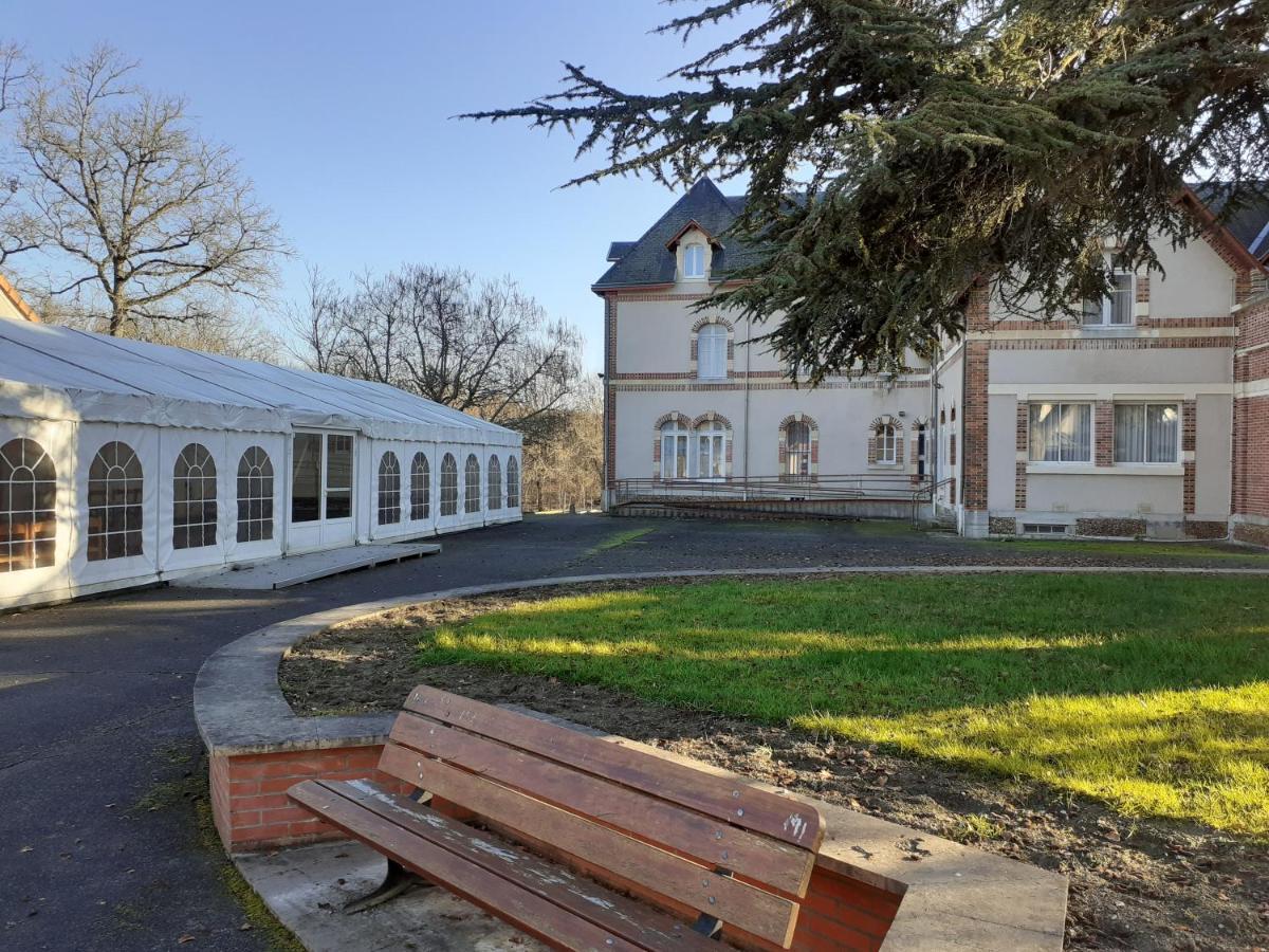 Hotel-Restaurant Domaine De La Grande Garenne Neuvy-sur-Barangeon Экстерьер фото