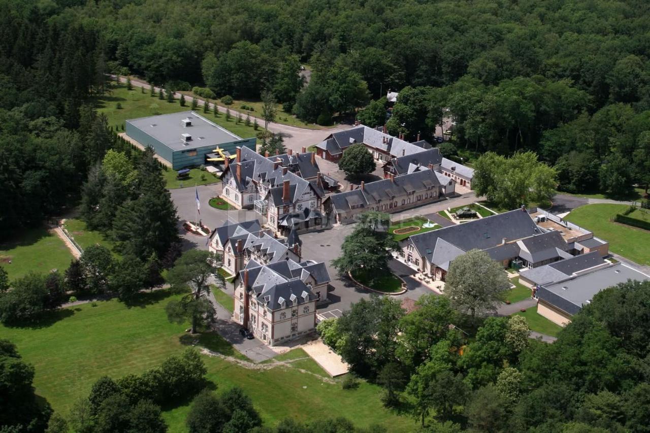 Hotel-Restaurant Domaine De La Grande Garenne Neuvy-sur-Barangeon Экстерьер фото