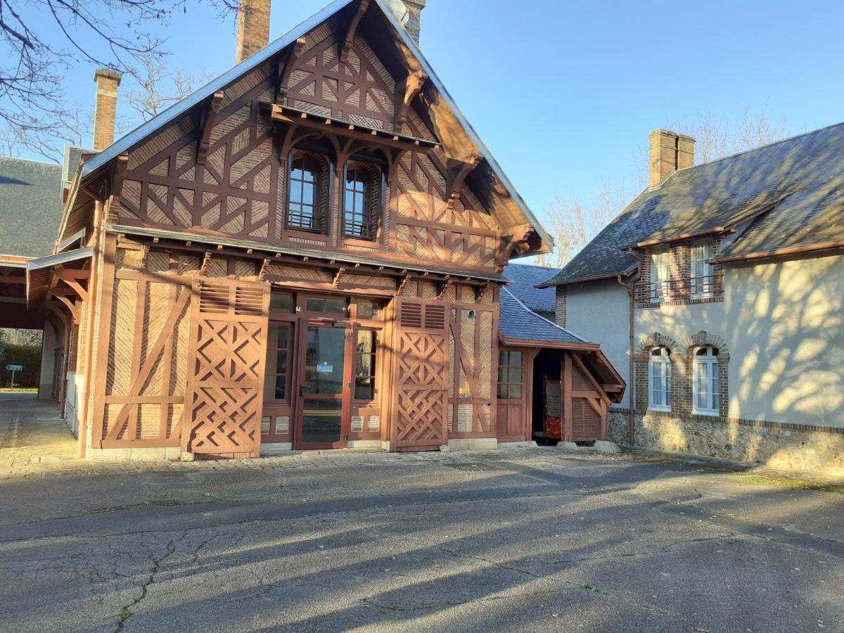Hotel-Restaurant Domaine De La Grande Garenne Neuvy-sur-Barangeon Экстерьер фото