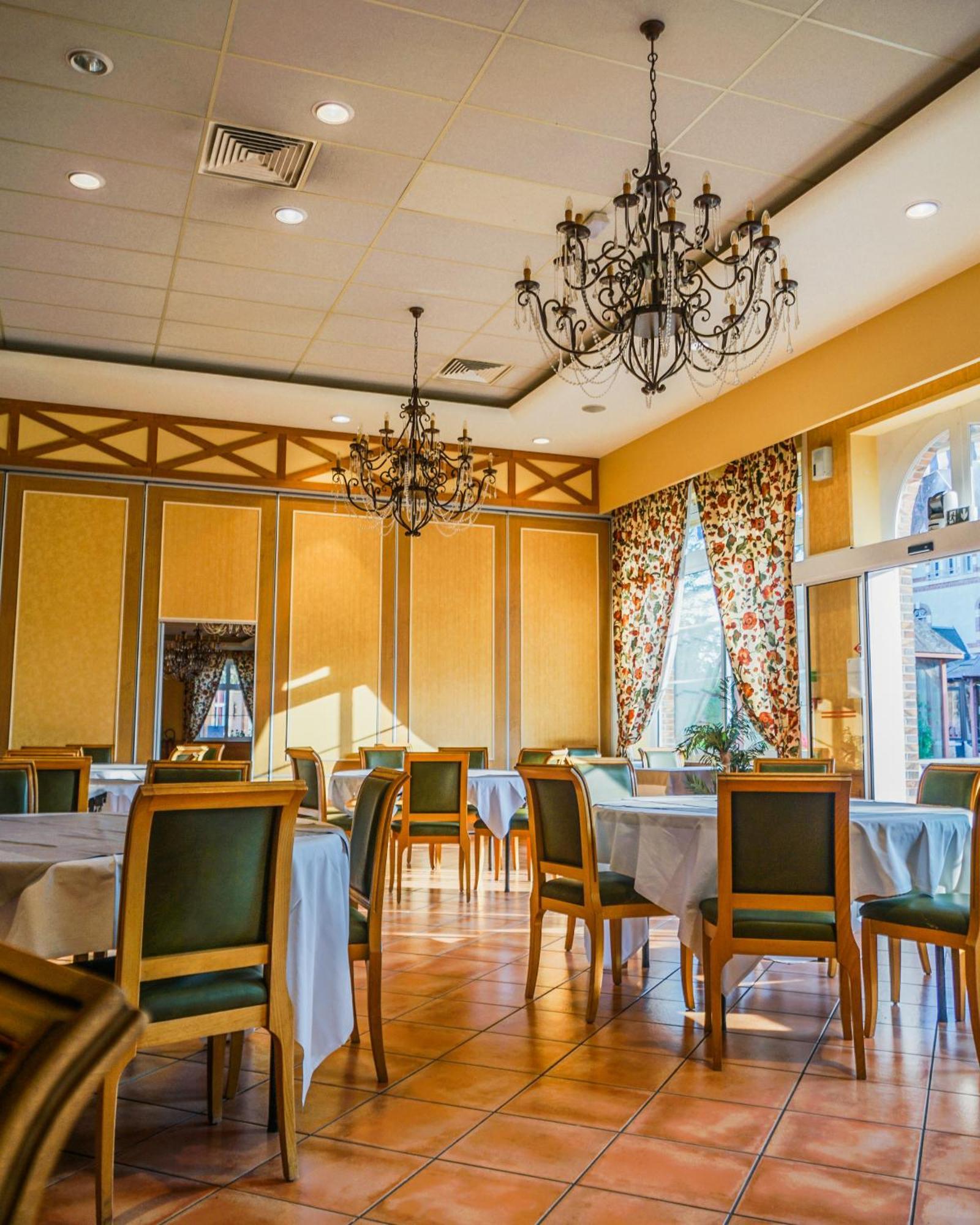 Hotel-Restaurant Domaine De La Grande Garenne Neuvy-sur-Barangeon Экстерьер фото