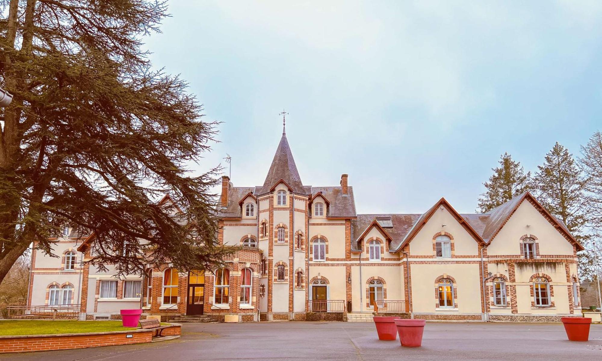 Hotel-Restaurant Domaine De La Grande Garenne Neuvy-sur-Barangeon Экстерьер фото